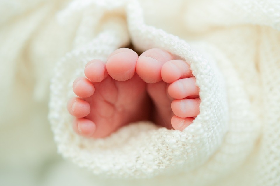 Otulone stópki noworodka